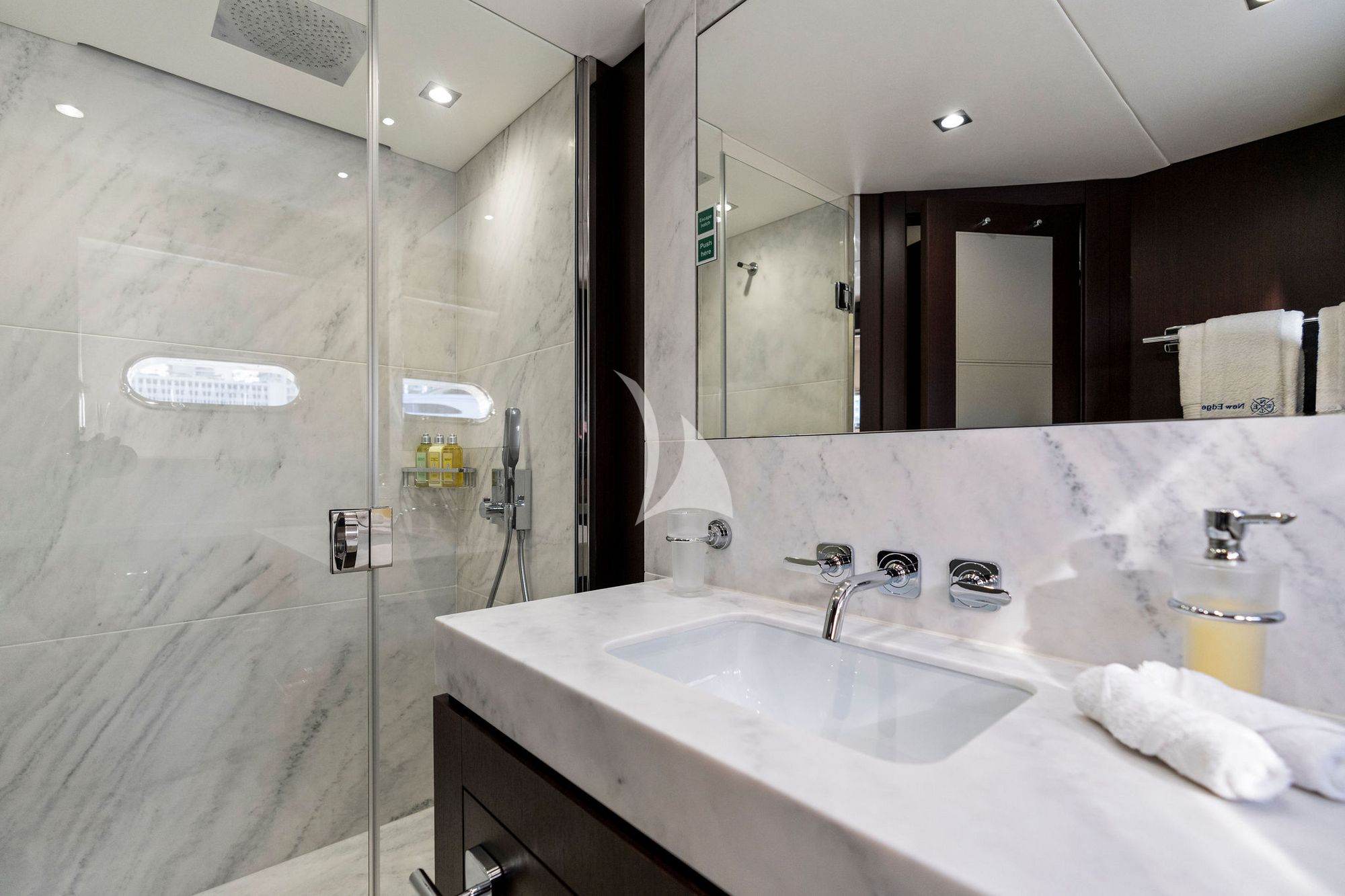 NEW EDGE Sunseeker 95 - guest cabin bathroom